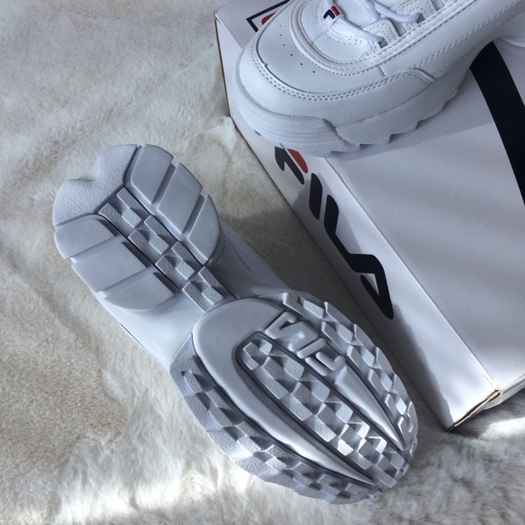 NEW IN BOX Fila Disruptor II Sneakers - Picture 3 of 3